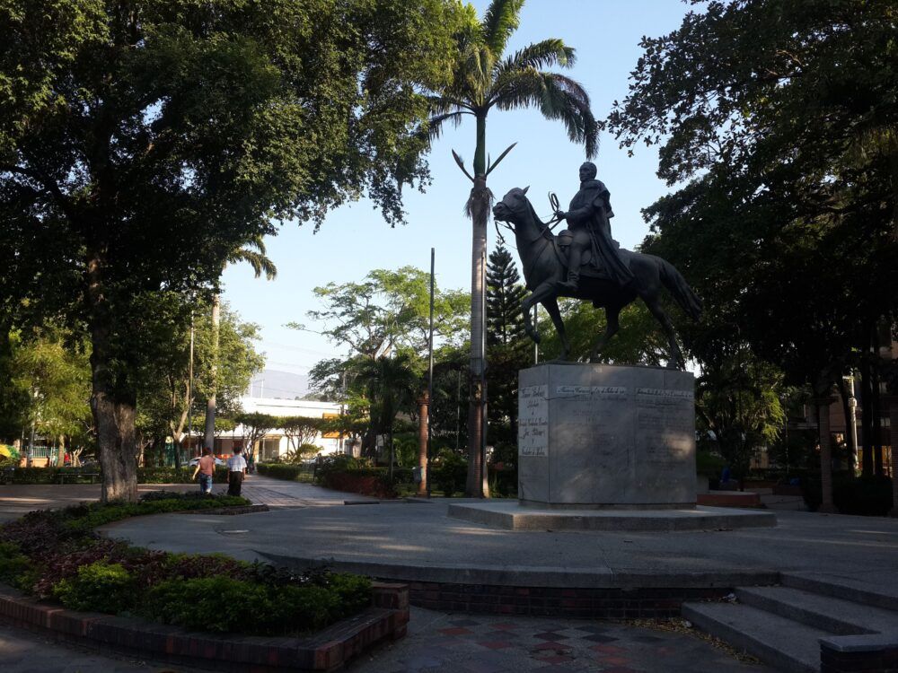 ¿Cómo llegar a la Plaza Parque Simón Bolívar, Colombia?