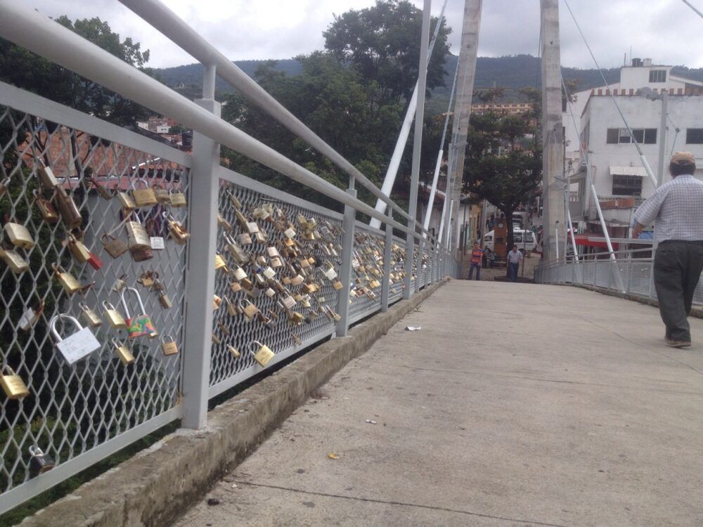 Puente de Los Candados del Amor Eterno, Colombia